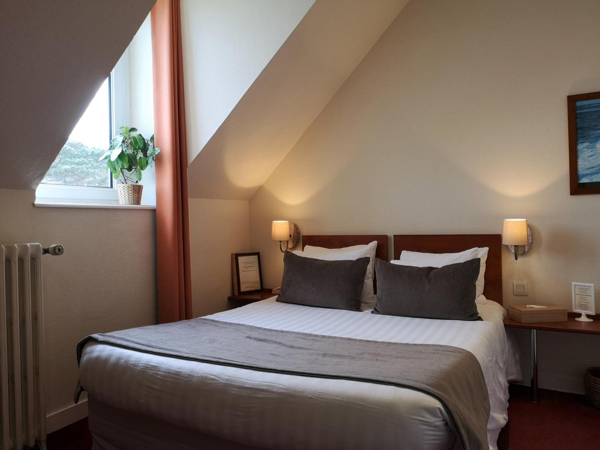 Hotel Aux Tamaris - Vue Mer Роскоф Номер фото